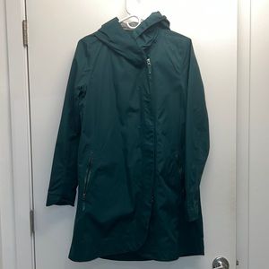 Lululemon Raincoat, Green, Size 6